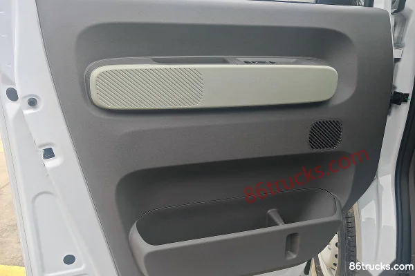 FARIZON Nouveau Xingxiang V7E modèle 2025 version Zhifu 2 places fourgon électrique pur batterie Zhixin 51,4 kWh Cabine (2) | 86Trucks