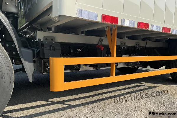 JMC Shunda 2025 électrique pur 4X2(6 roues) frein hydraulique 3,8 m cabine simple fourgon camion léger CALB 50,38 kWh Châssis (2) | 86Trucks