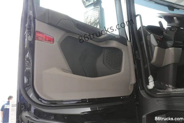 Scania New 560R PRO China version 12.7L diesel 560hp 6X2R Scania 14-speed AMT automatic high roof tractor truck Cab (2) | 86Trucks