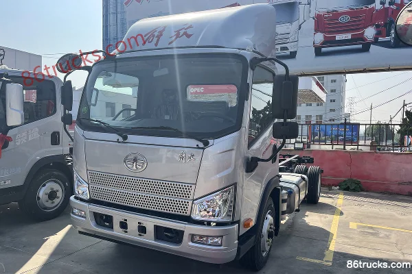 FAW Jiefang J6F Wide Body 160 hp 4X2(6 wheels) 5.16m Single Row Box Cargo Truck Exterior (3) | 86Trucks