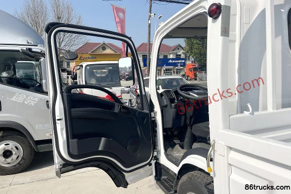 FAW Jiefang Tiger VR 2.3L Diesel 142 hp 4X2(6 wheels) WLY 5-speed 4.2m single-row cab flatbed light truck (1) | 86Trucks