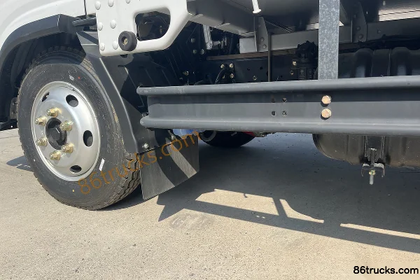 FAW Jiefang Tiger VR 2.3L Diesel 142 hp 4X2(6 wheels) WLY 5-speed 4.2m single-row cab flatbed light truck Chassis (3) | 86Trucks