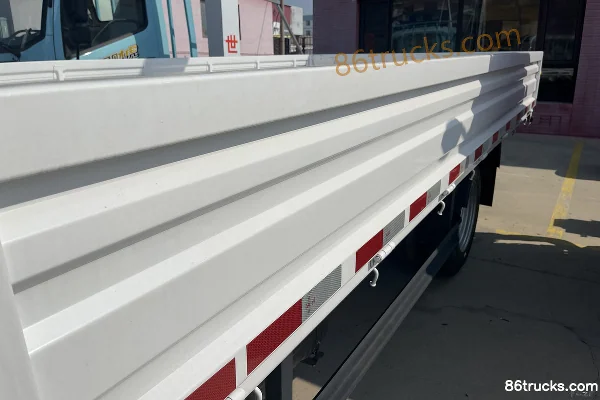 FAW Jiefang Tiger VR 2.3L Diesel 142 hp 4X2(6 wheels) WLY 5-speed 4.2m single-row cab flatbed light truck Body (3) | 86Trucks