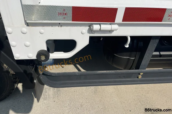 FAW Jiefang Tiger VR 2.3L Diesel 142 hp 4X2(6 wheels) WLY 5-speed 4.2m single-row cab flatbed light truck Body (2) | 86Trucks
