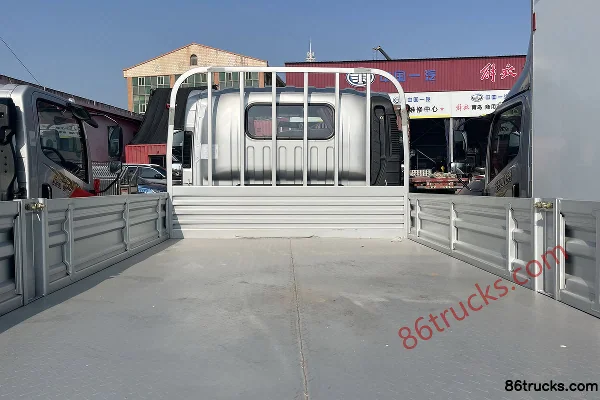 FAW Jiefang Lingtu 2.4L Diesel 180 hp 4X2(6 wheels) Fast Gear 8-speed 4.2m Single Row Stake Light Truck Body (1) | 86Trucks