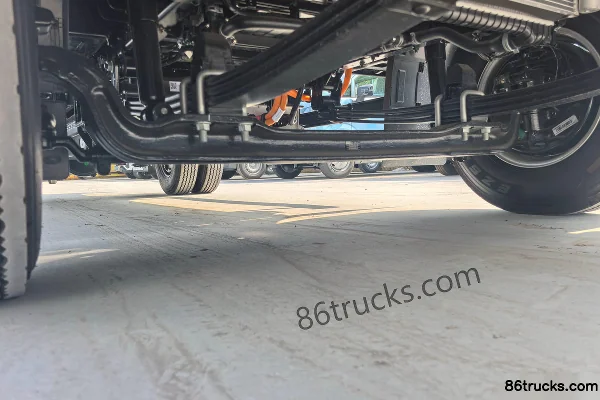 FARIZON Xingzhi H8E Zhiyun Edition 4.5T 4.1m Single Row Electric Cargo Truck with Stake Sides 81.14kWh 4X2(6 wheels) Chassis (1) | 86Trucks