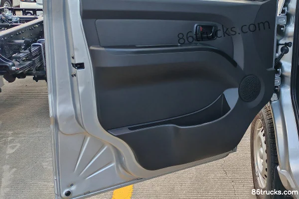 Lingshi Auto Yufeng EV50 Passenger Comfort 7-Seat 4.49m Electric Light Bus 41.86kWh Cab (3) | 86Trucks