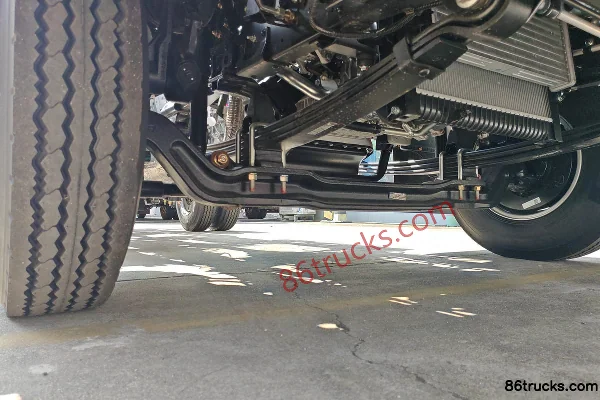 Jiangxi Isuzu Yifang EMT7 2.5L diesel 152 hp 4X2(6 wheels) WLY 6-speed air brake 4.2m single-row stake truck Chassis (2) | 86Trucks