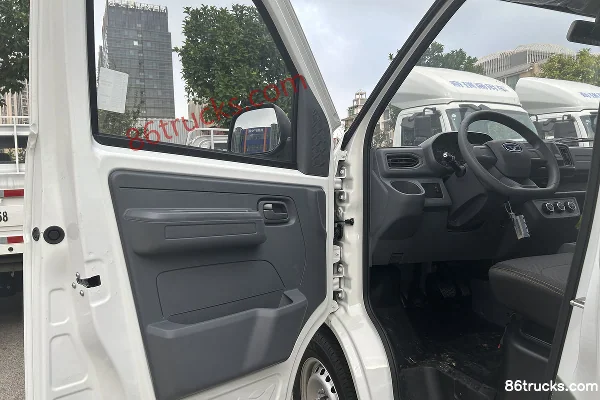 Kaiyi Jiangtun E7 2025 Model Passenger Super Charging Edition 6-Seat Pure Electric Light Bus Kaige 62.98kWh Cab (1) | 86Trucks