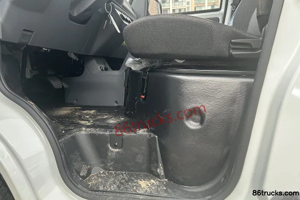 Kaiyi Jiangtun E5 2025 Passenger Economy Edition 6-Seat Electric Light Bus Kairui 36.8kWh Cab (3) | 86Trucks