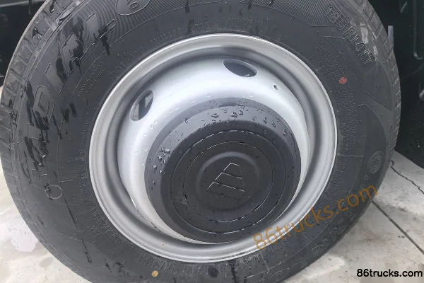 Foton V5 2L Gasoline 139hp 4X2(6 wheels) Dongan 5-speed 3.8m single-row flatbed micro truck (single rear tire) Chassis (3) | 86Trucks