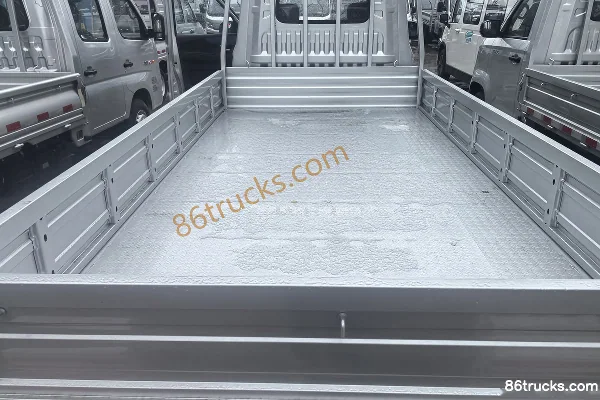Foton V5 2L Gasoline 139hp 4X2(6 wheels) Dongan 5-speed 3.8m single-row flatbed micro truck (single rear tire) Body (2) | 86Trucks