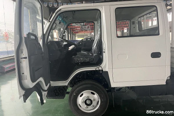 Isuzu 100P 120hp 4X2(6 wheels) 2.56m double-row flatbed light truck (China VI) Cab (2) | 86Trucks