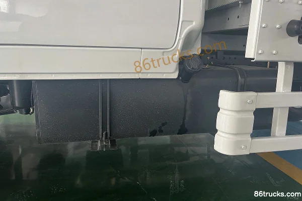 Isuzu 100P 120hp 4X2(6 wheels) 2.56m double-row flatbed light truck (China VI) Chassis (3) | 86Trucks