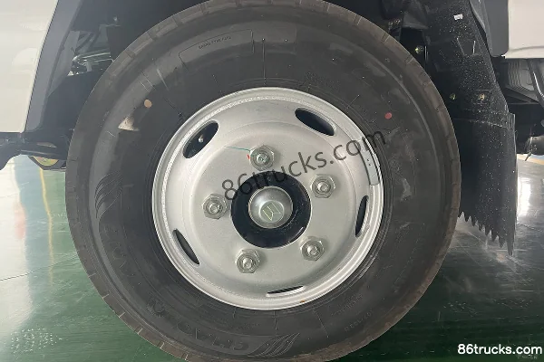Isuzu 100P 120hp 4X2(6 wheels) 2.56m double-row flatbed light truck (China VI) Chassis (2) | 86Trucks