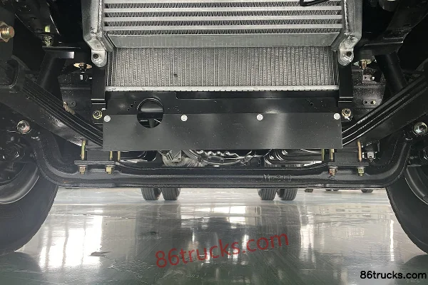 Isuzu 100P 120hp 4X2(6 wheels) 2.56m double-row flatbed light truck (China VI) Chassis (1) | 86Trucks