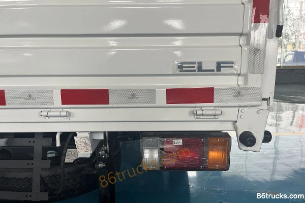 Isuzu 100P 120hp 4X2(6 wheels) 2.56m double-row flatbed light truck (China VI) Body (2) | 86Trucks