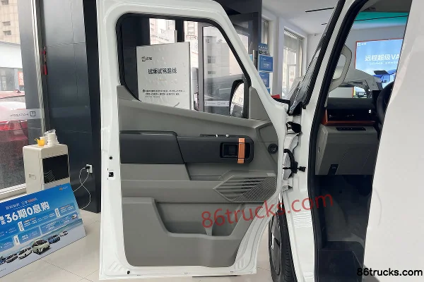 FARIZON Super VAN 2024 Yucheng Edition 6 places fourgon électrique pur, toit moyen, empattement moyen, CATL 83kWh Cabine (1) | 86Trucks