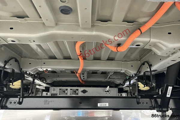 FARIZON Super VAN 2024 Yucheng Edition 6 places fourgon électrique pur, toit moyen, empattement moyen, CATL 83kWh Châssis (3) | 86Trucks