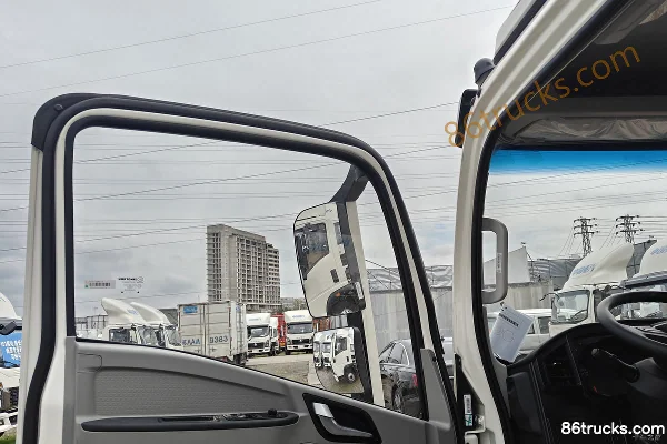Sinotruk HOWO Tongshuai 4.15m Single Row Electric Stake Light Truck Sinotruk 134.02kWh 4X2(6 wheels) Cab (1) | 86Trucks