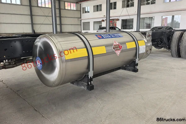 Dongfeng Liuqi Chenglong H5 Chuangfu Edition 7.7L LNG 320 hp 4X2(6 wheels) Fast Gear 8-Speed 9.7m Van Cargo Truck Chassis (3) | 86Trucks
