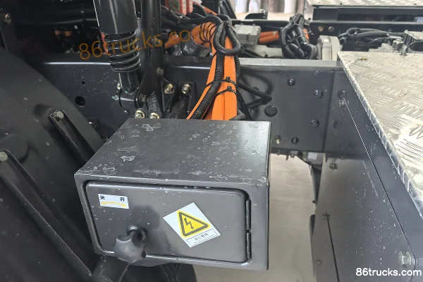 Dongfeng H5 4X2(6 wheels) air brake 9.7m semi-sleeper pure electric van cargo truck CATL 310.66kWh Chassis (3) | 86Trucks