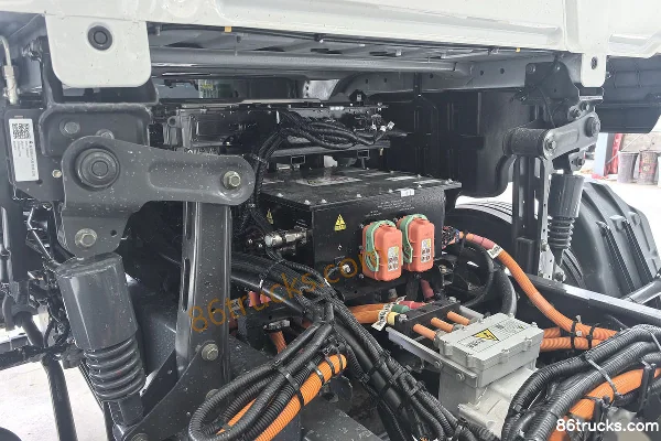 Dongfeng H5 4X2(6 wheels) air brake 9.7m semi-sleeper pure electric van cargo truck CATL 310.66kWh Chassis (1) | 86Trucks
