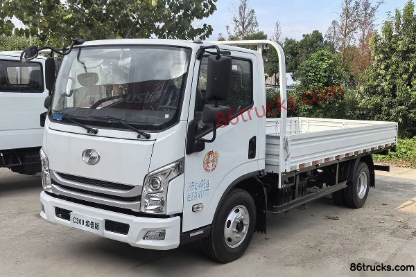 Yuejin Chaoyue C300 142hp 4X2(6 wheels) 3.7m single-row flatbed light truck Exterior (3) | 86Trucks