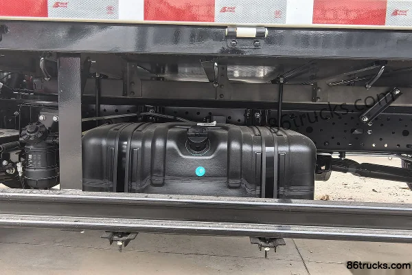 Yuejin Chaoyue C300 142hp 4X2(6 wheels) 3.7m single-row flatbed light truck Chassis (2) | 86Trucks