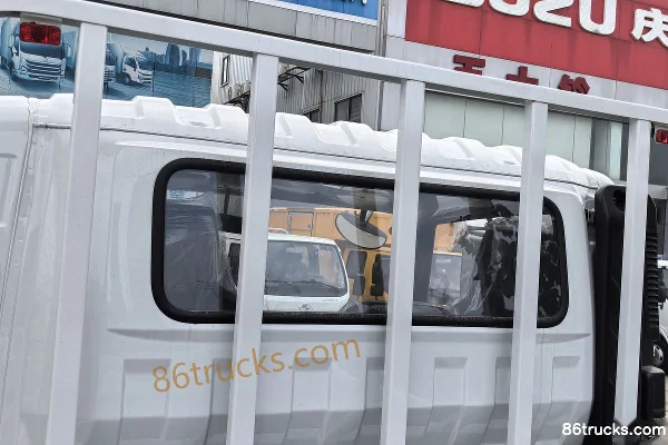 Yuejin Chaoyue C300 142hp 4X2(6 wheels) 3.7m single-row flatbed light truck Body (3) | 86Trucks
