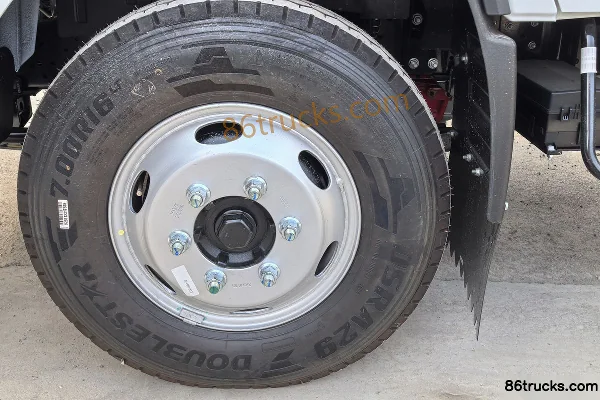 Yuejin Beyond C300-33 150 ch 4X2(6 roues) 3.105 m Camion léger à ridelles avec cabine double Châssis (1) | 86Trucks