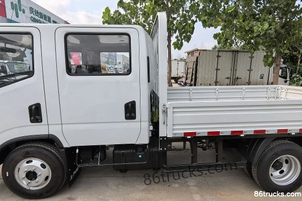 Yuejin Beyond C300-33 150 ch 4X2(6 roues) 3.105 m Camion léger à ridelles avec cabine double Carrosserie (1) | 86Trucks