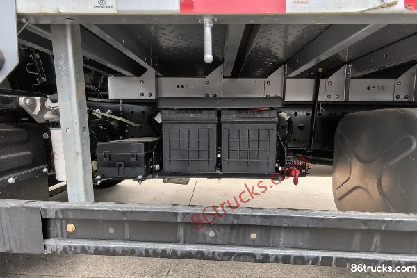 Yuejin Kuaiyun H500 150hp 4X2(6 wheels) 4.2m single-row stake truck (China VI) Chassis (3) | 86Trucks