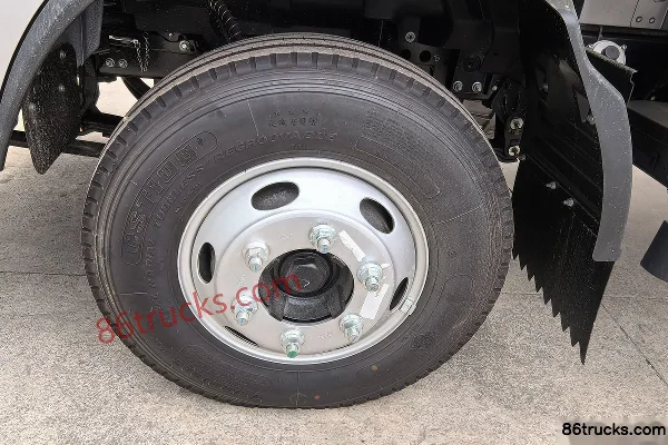 Yuejin Kuaiyun H500 150hp 4X2(6 wheels) 4.2m single-row stake truck (China VI) Chassis (1) | 86Trucks