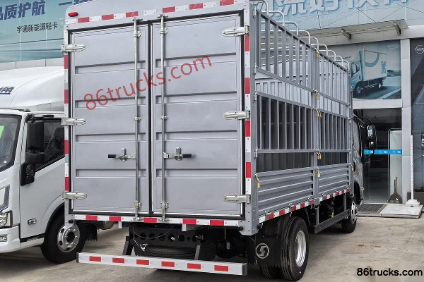 Yuejin Kuaiyun H500 150hp 4X2(6 wheels) 4.2m single-row stake truck (China VI) Body (3) | 86Trucks