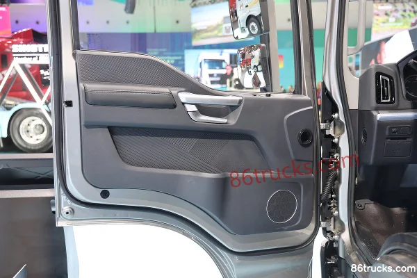 Sinotruk HOWO Hanpo PRO 170 hp 4X2(6 wheels) AMT automatic refrigerated truck Cab (2) | 86Trucks