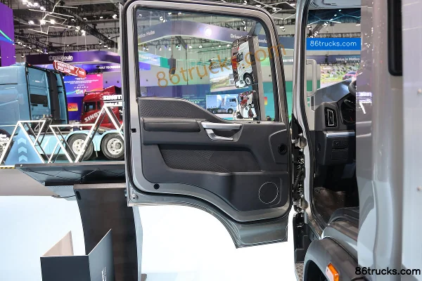 Sinotruk HOWO Hanpo PRO 170 hp 4X2(6 wheels) AMT automatic refrigerated truck Cab (1) | 86Trucks