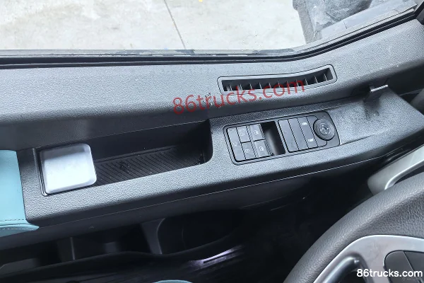 Foton H7 7L Diesel 350hp 4X2(6 wheels) ZF 9-speed AMT automatic high roof 9.8m single-row sleeper cargo truck Cab (2) | 86Trucks