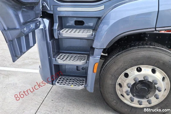 Foton H7 7L Diesel 350hp 4X2(6 wheels) ZF 9-speed AMT automatic high roof 9.8m single-row sleeper cargo truck Cab (1) | 86Trucks