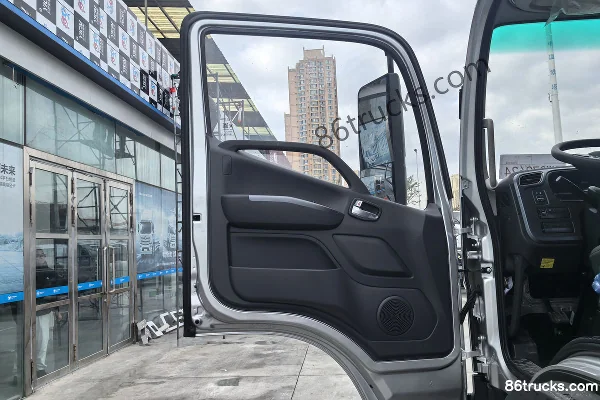 Foton Auhang AR 200 ch 4X2(6 roues) 6,8 m camion porteur fourgon (toit plat) Cabine (1) | 86Trucks