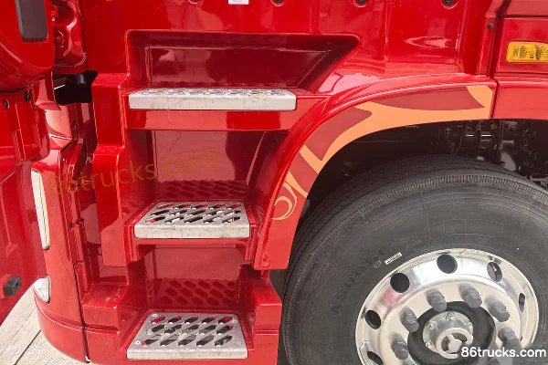 Dongfeng Tianlong Flagship KX New Rongyao Edition 15.5L LNG 630hp 6X4(10 wheels) Dongfeng 14-Speed Tractor Truck Cab (1) | 86Trucks