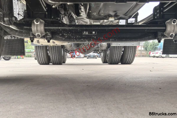 Dongfeng Tianlong Flagship KX New Rongyao Edition 15.5L LNG 630hp 6X4(10 wheels) Dongfeng 14-Speed Tractor Truck Chassis (2) | 86Trucks