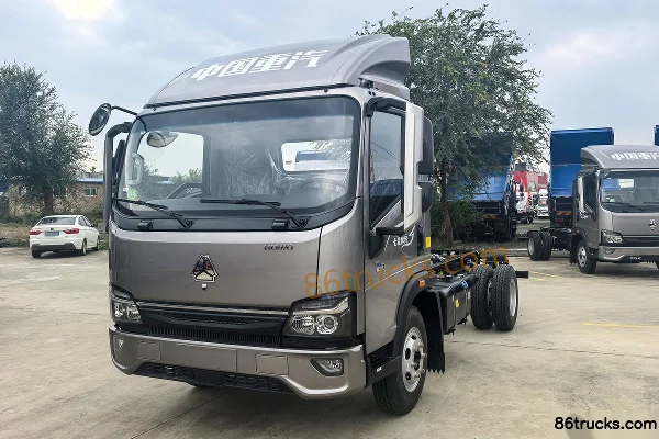 Sinotruk HOWO Hanjun 170 hp 4X2(6 wheels) 5.5m Single Row Van Cargo Truck Exterior (3) | 86Trucks