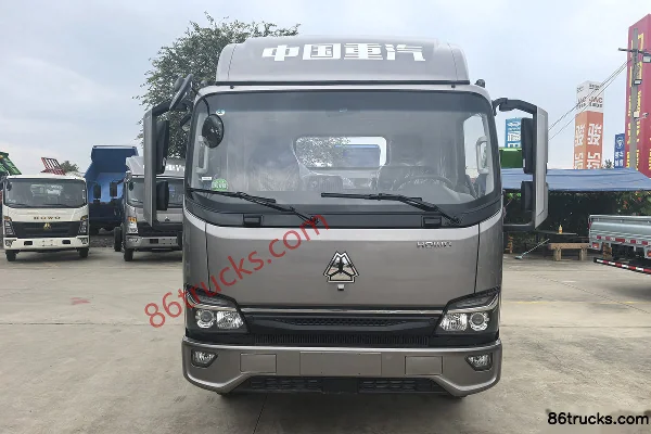Sinotruk HOWO Hanjun 170 hp 4X2(6 wheels) 5.5m Single Row Van Cargo Truck Exterior (2) | 86Trucks
