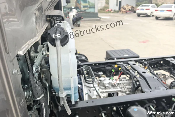 Sinotruk HOWO Hanjun 170 hp 4X2(6 wheels) 5.5m Single Row Van Cargo Truck Chassis (2) | 86Trucks