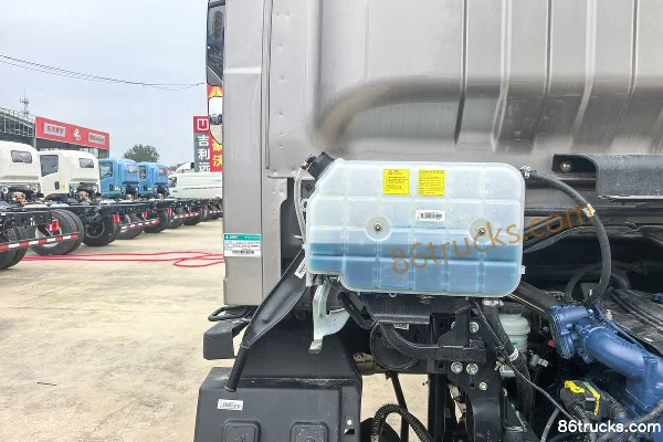 Sinotruk HOWO Hanjun 170 hp 4X2(6 wheels) 5.5m Single Row Van Cargo Truck Chassis (1) | 86Trucks