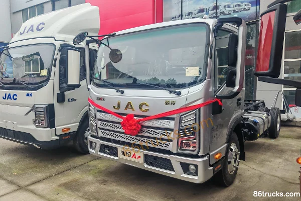 JAC A7 2.5L Diesel 170 hp 4X2(6 wheels) Xingrui 6-speed 4.18m Single-row Flatbed Light Truck Exterior (3) | 86Trucks