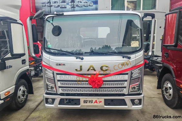 JAC A7 2.5L Diesel 170 hp 4X2(6 wheels) Xingrui 6-speed 4.18m Single-row Flatbed Light Truck Exterior (2) | 86Trucks