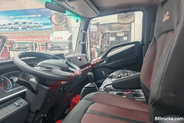 JAC A7 2.5L Diesel 170 hp 4X2(6 wheels) Xingrui 6-speed 4.18m Single-row Flatbed Light Truck Cab (2) | 86Trucks