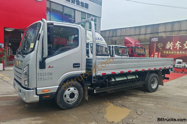 JAC Junling A6 2L CNG 150 hp 4X2(6 wheels) Xingrui 6-speed 4.18m single-row flatbed light truck Exterior (3) | 86Trucks